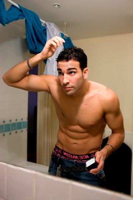 adil rami naked|Adil Rami se filme Nu devant le miroir